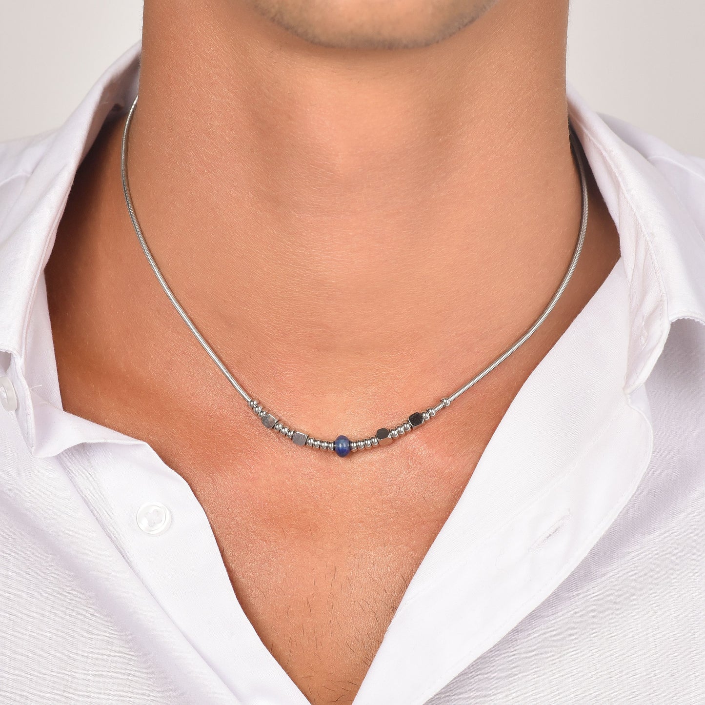 COLLIER HOMME EN ACIER AVEC PIERRE BLEUE