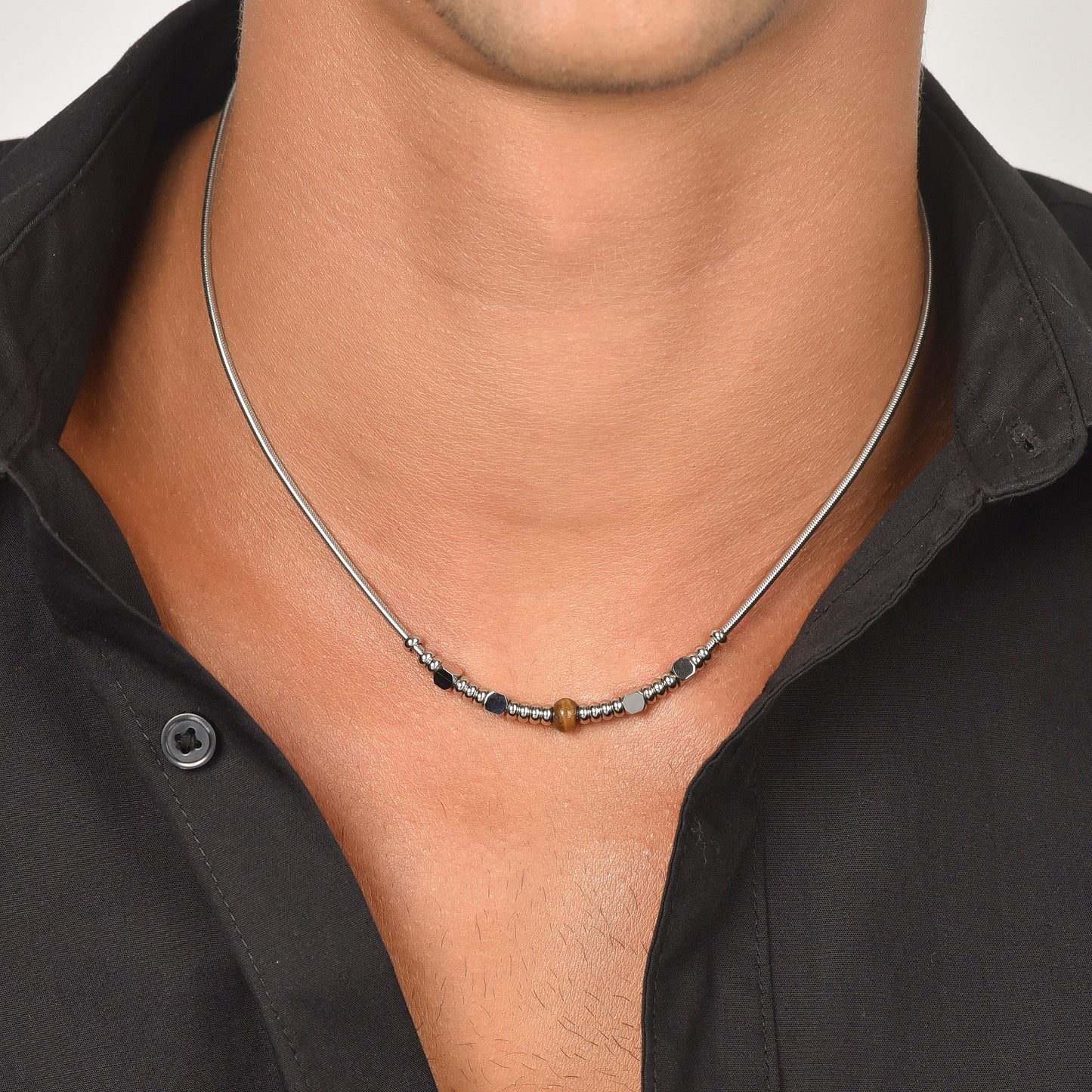 COLLIER HOMME EN ACIER AVEC PIERRES EN OEIL DE TIGRE