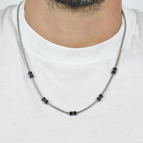 COLLIER HOMME EN ACIER AVEC ÉLÉMENTS IP NOIRS ET ARGENTÉS