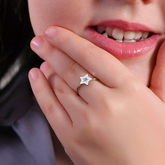 BAGUE FILLE EN ACIER AVEC ÉTOILE