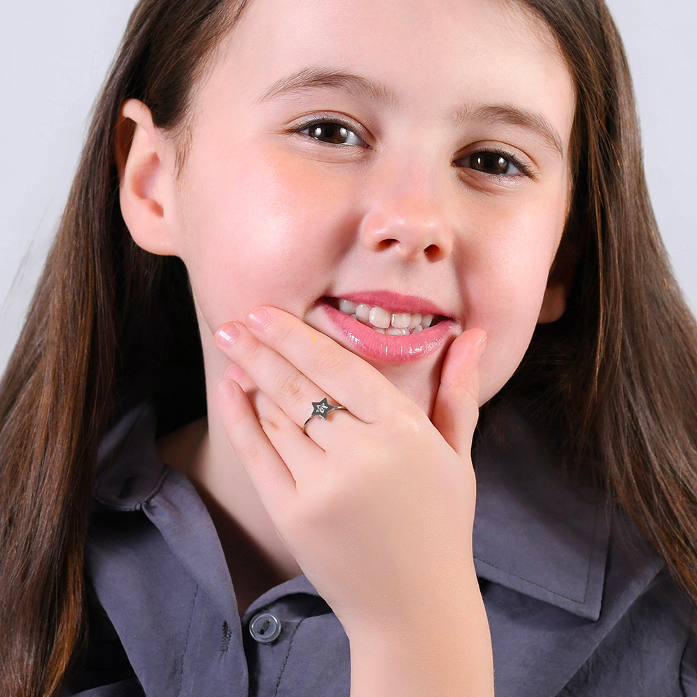 BAGUE FILLE EN ACIER AVEC ÉTOILE