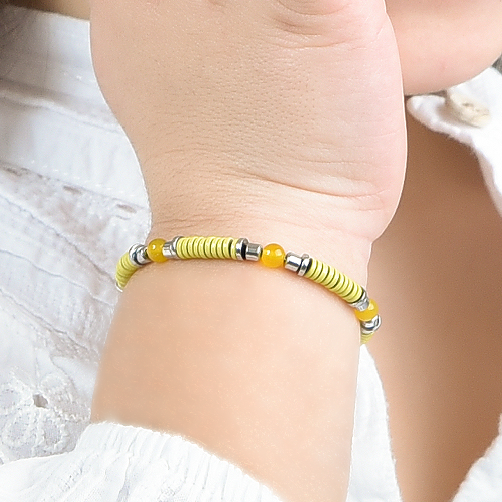 BRACELET FILLE EN ACIER AVEC PIERRES JAUNES ET ÉLÉMENTS EN ÉMAIL JAUNE