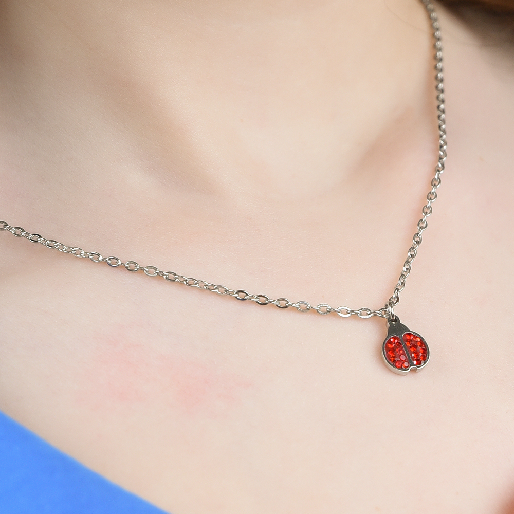 COLLIER EN ACIER POUR FILLE AVEC COCCINELLE ET CRISTAUX ROUGES