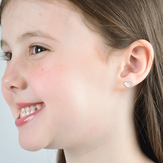 BOUCLES D'OREILLES EN ACIER POUR FILLE AVEC UN CŒUR