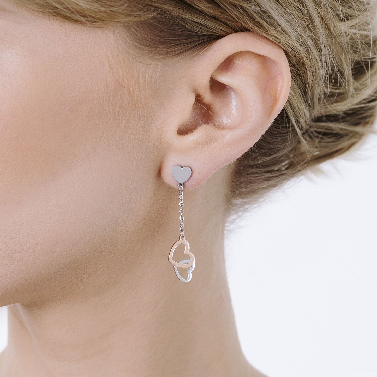 BOUCLES D'OREILLES EN ACIER AVEC CŒURS EN ACIER ET ROSES EN ACIER IP