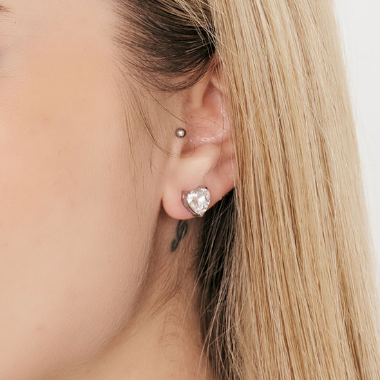 BOUCLES D'OREILLES EN ACIER POUR FEMMES AVEC DES CRISTAUX BLANCS EN FORME DE CŒUR