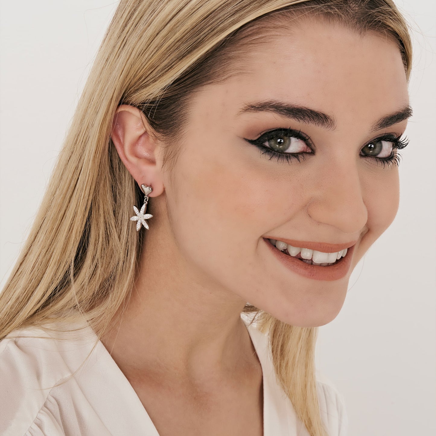 BOUCLES D'OREILLES FEMME EN ACIER FLEUR DE VIE AVEC CRISTAUX BLANCS