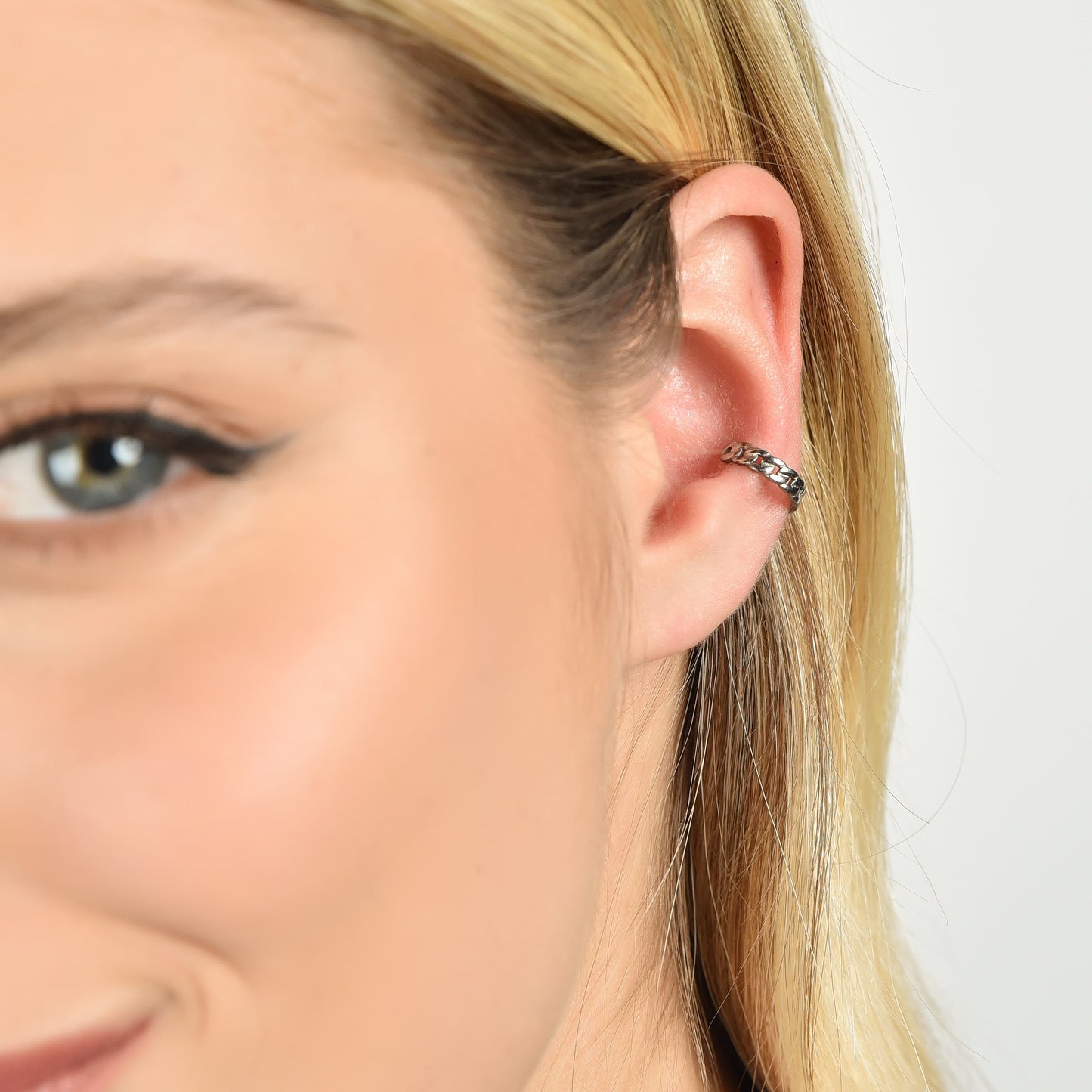 MANCHETTE D'OREILLE EN ACIER POUR FEMME