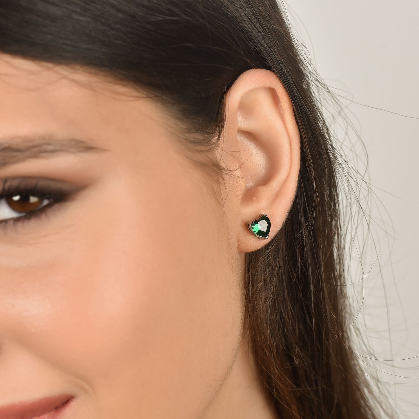 BOUCLES D'OREILLES FEMMES EN ACIER AVEC CŒURS EN CRISTAL VERT