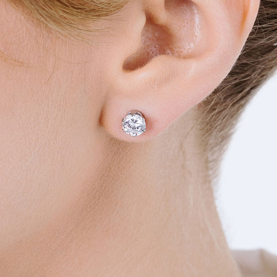 BOUCLES D'OREILLES SPOT EN ACIER AVEC CRISTAL BLANC DE 6 MM