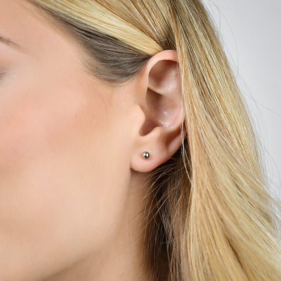 BOUCLES D'OREILLES EN ACIER POUR FEMMES AVEC SPHÈRE