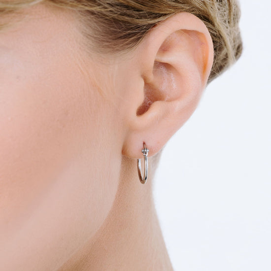 BOUCLES D'OREILLES CERCLÉES EN ACIER DE 13 MM DE DIAMÈTRE POUR FEMMES