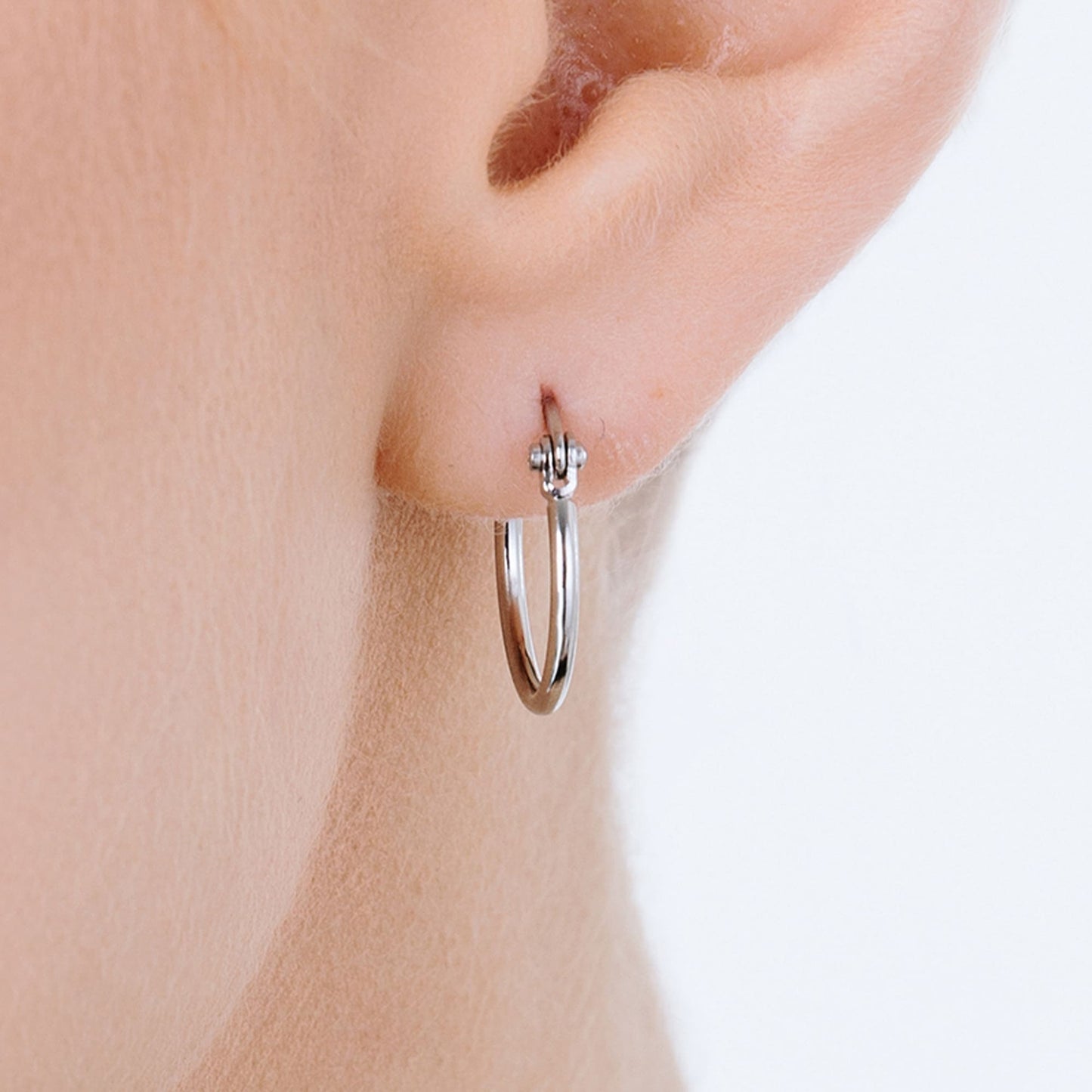 BOUCLES D'OREILLES CERCLÉES EN ACIER DE 13 MM DE DIAMÈTRE POUR FEMMES