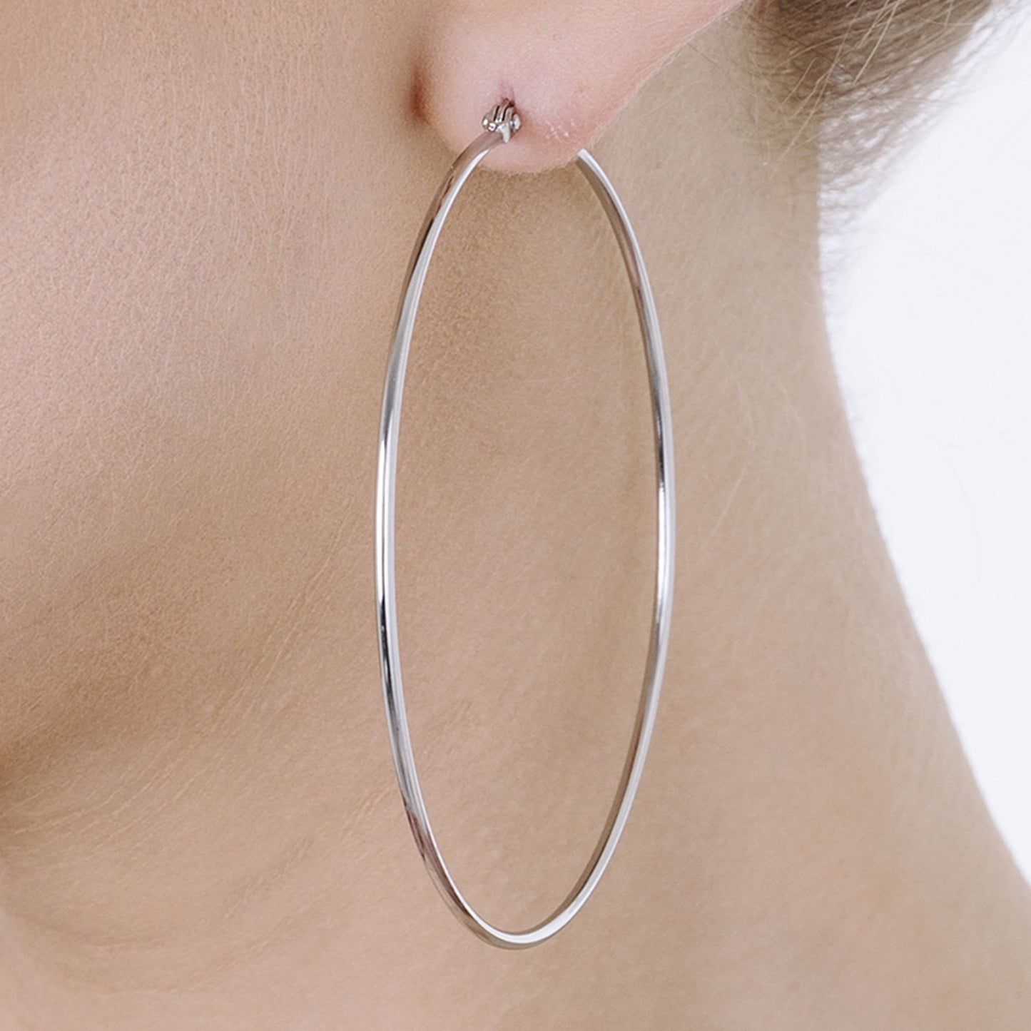 BOUCLES D'OREILLES CERCLÉES EN ACIER DE 63 MM DE DIAMÈTRE POUR FEMMES