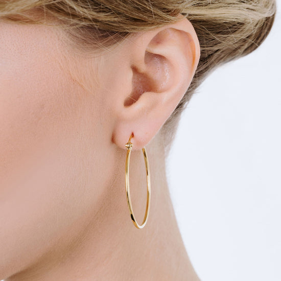 BOUCLES D'OREILLES POUR FEMMES EN ACIER PLAQUÉ OR, D'UN DIAMÈTRE DE 35 MM