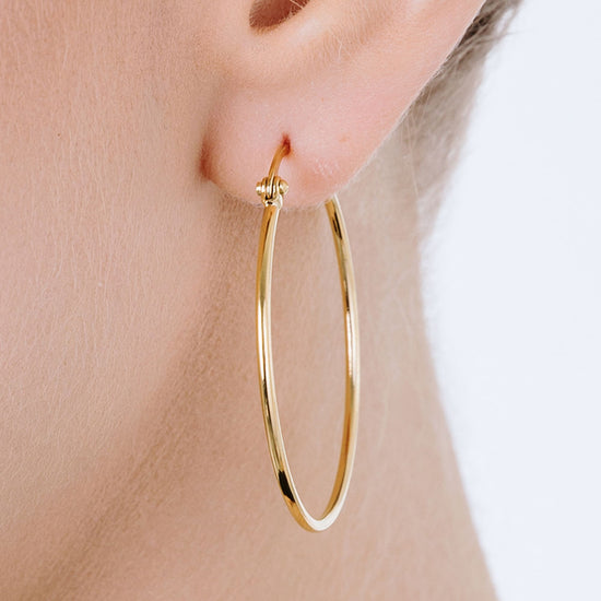 BOUCLES D'OREILLES POUR FEMMES EN ACIER PLAQUÉ OR, D'UN DIAMÈTRE DE 35 MM